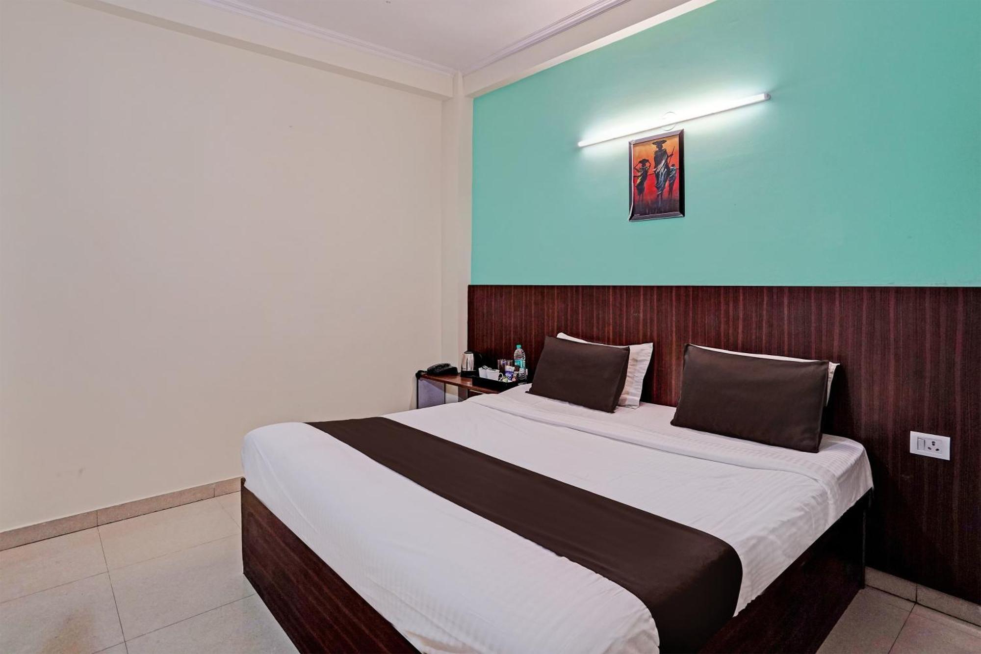 Hotel O Golden Imperial Grander Noida Exterior foto
