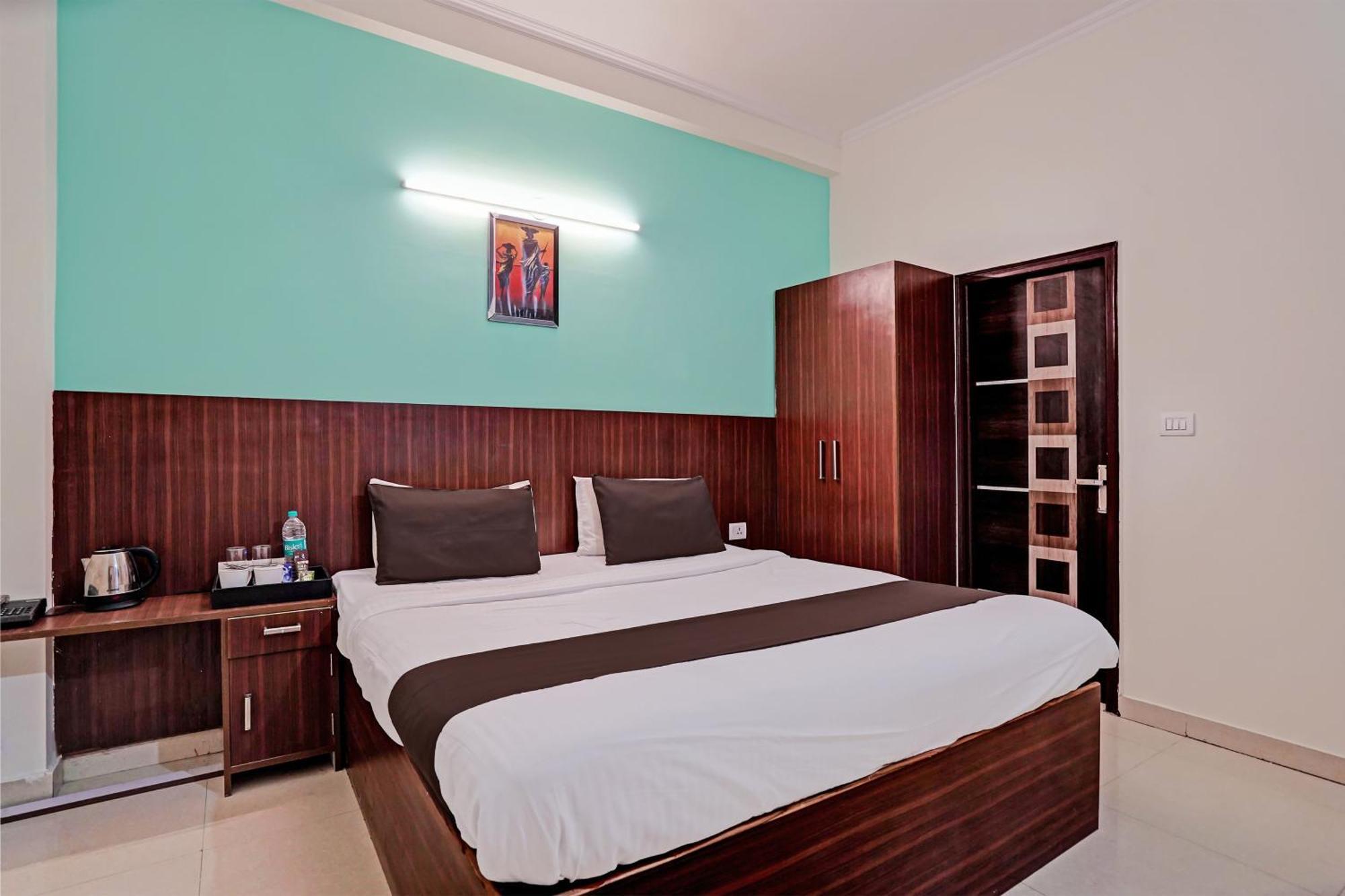 Hotel O Golden Imperial Grander Noida Exterior foto