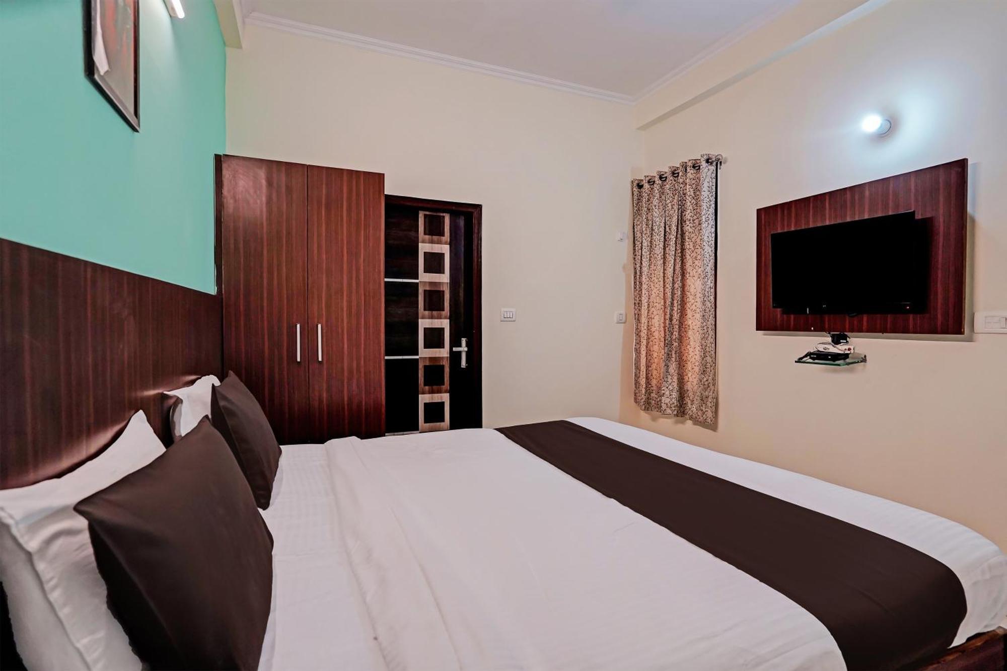 Hotel O Golden Imperial Grander Noida Exterior foto