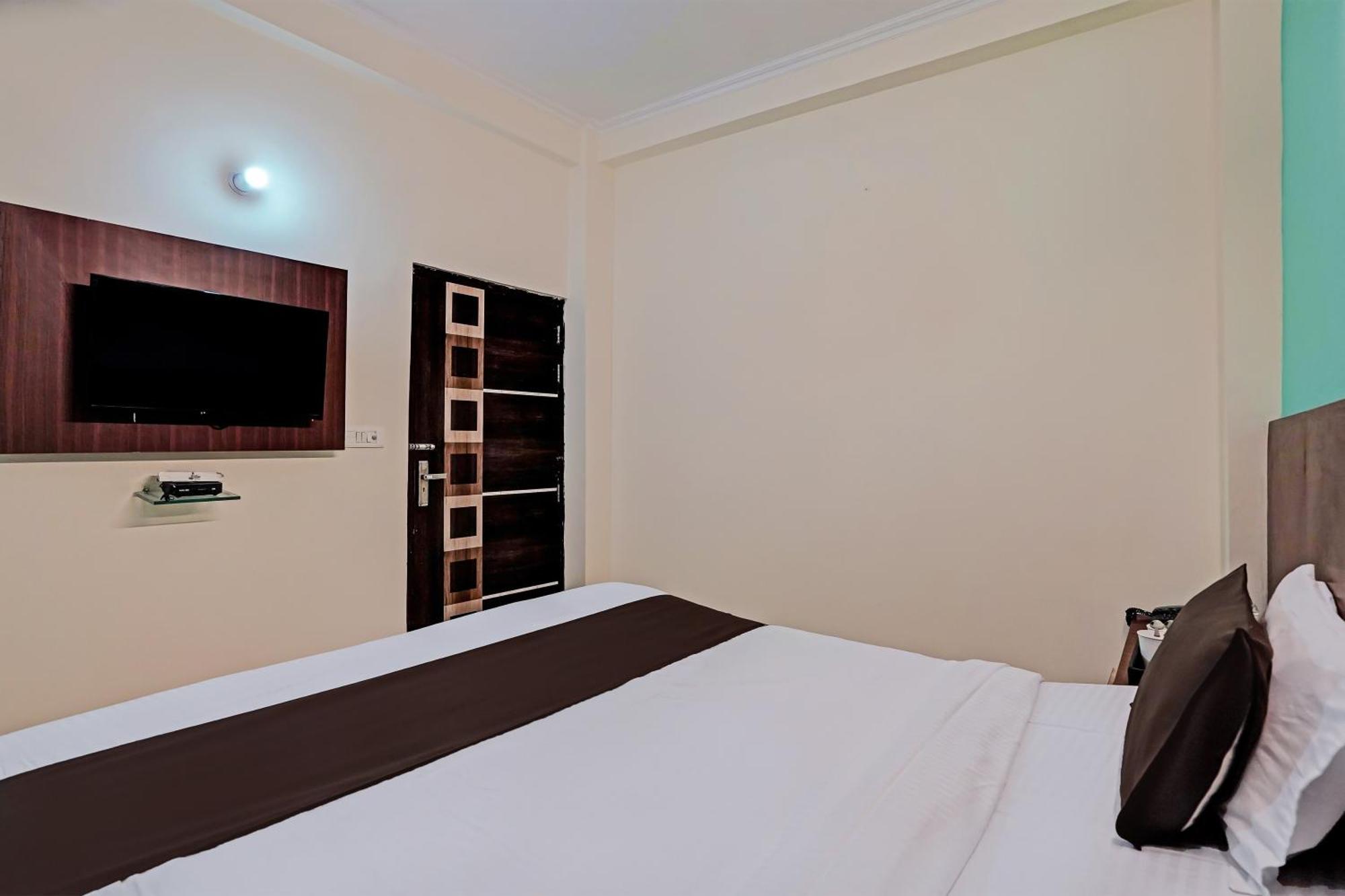 Hotel O Golden Imperial Grander Noida Exterior foto