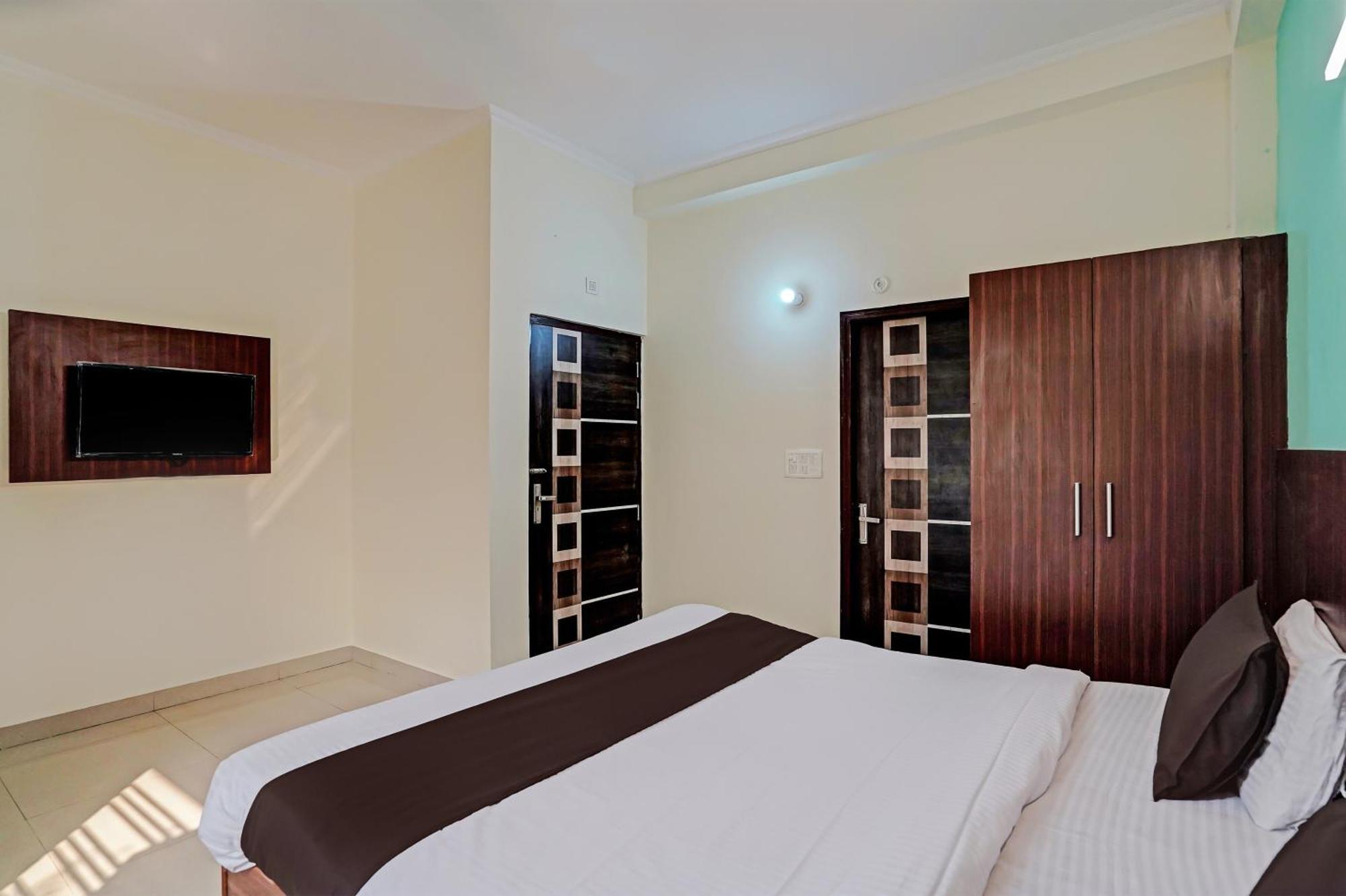 Hotel O Golden Imperial Grander Noida Exterior foto