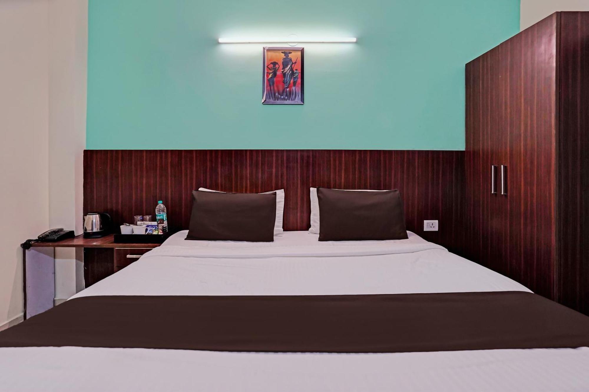 Hotel O Golden Imperial Grander Noida Exterior foto